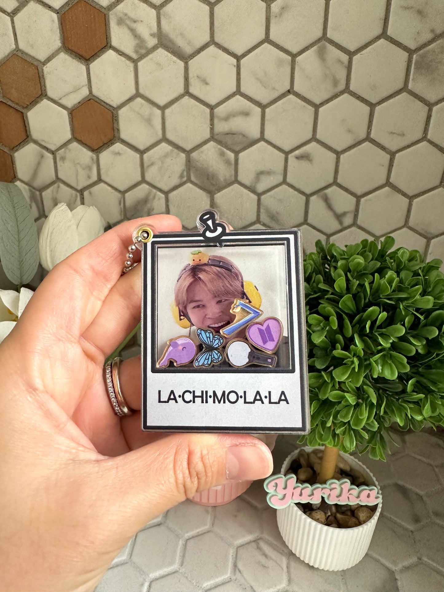 Dry Shaker: BTS Polaroid (OT7 or Lachimolala)